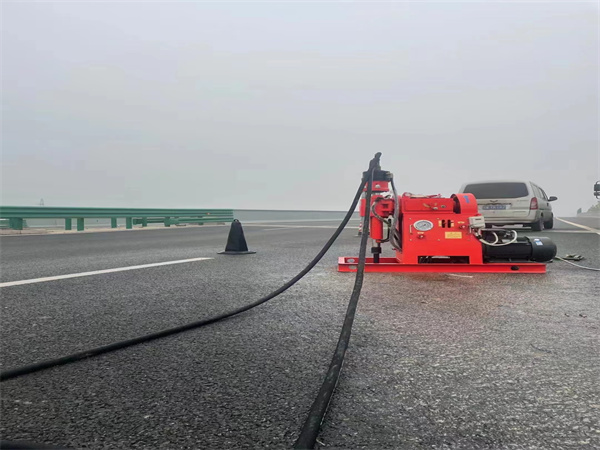 卫滨马路路基路面开裂下沉注浆加固灌浆